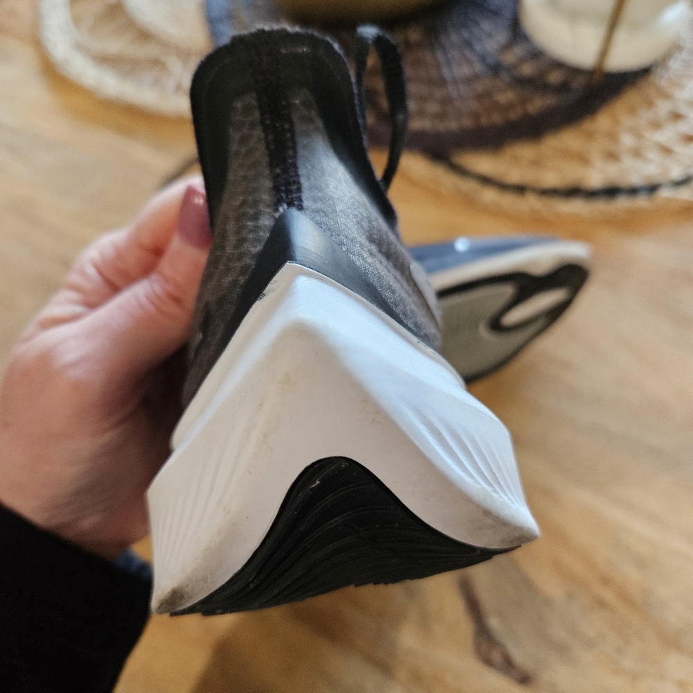 Nike Zoom Gravity shoes- 9 - Picture 14 of 14